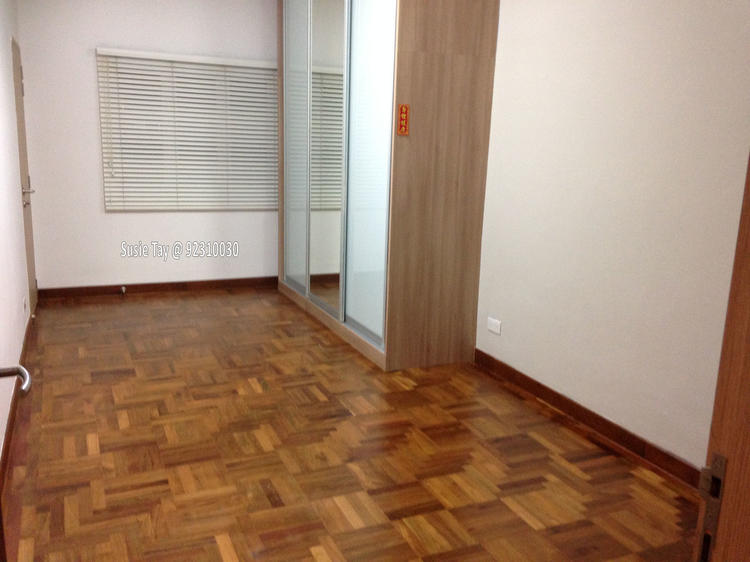 Highland Road (D19), Terrace #128356022